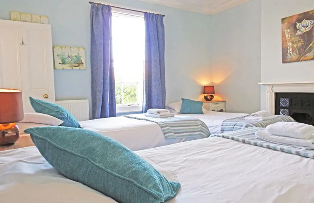 Bury Villa - 7 Bedrooms Sleeping 18 Guests-1