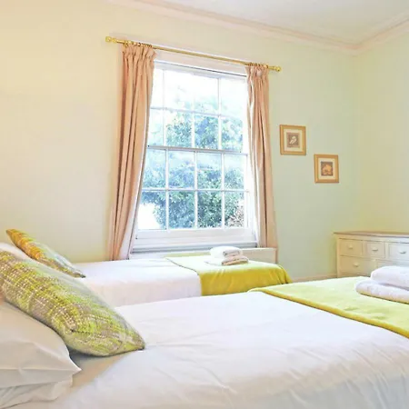Bury Villa - 7 Bedrooms Sleeping 18 Guests-2