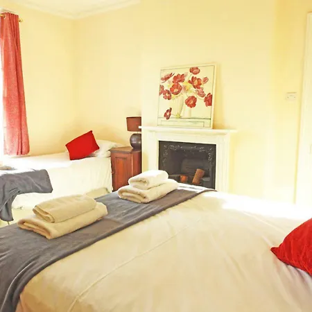 Bury Villa - 7 Bedrooms Sleeping 18 Guests-3